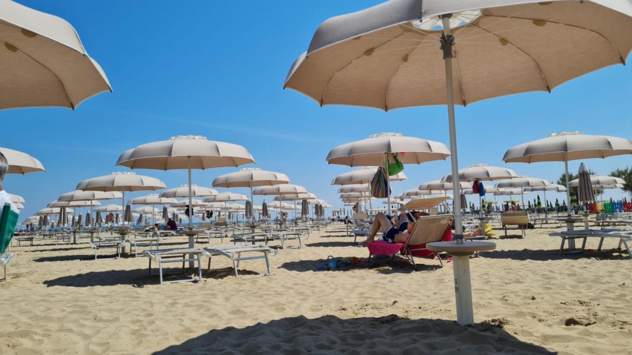 Hotel Riva E Mare Rímini Exterior foto