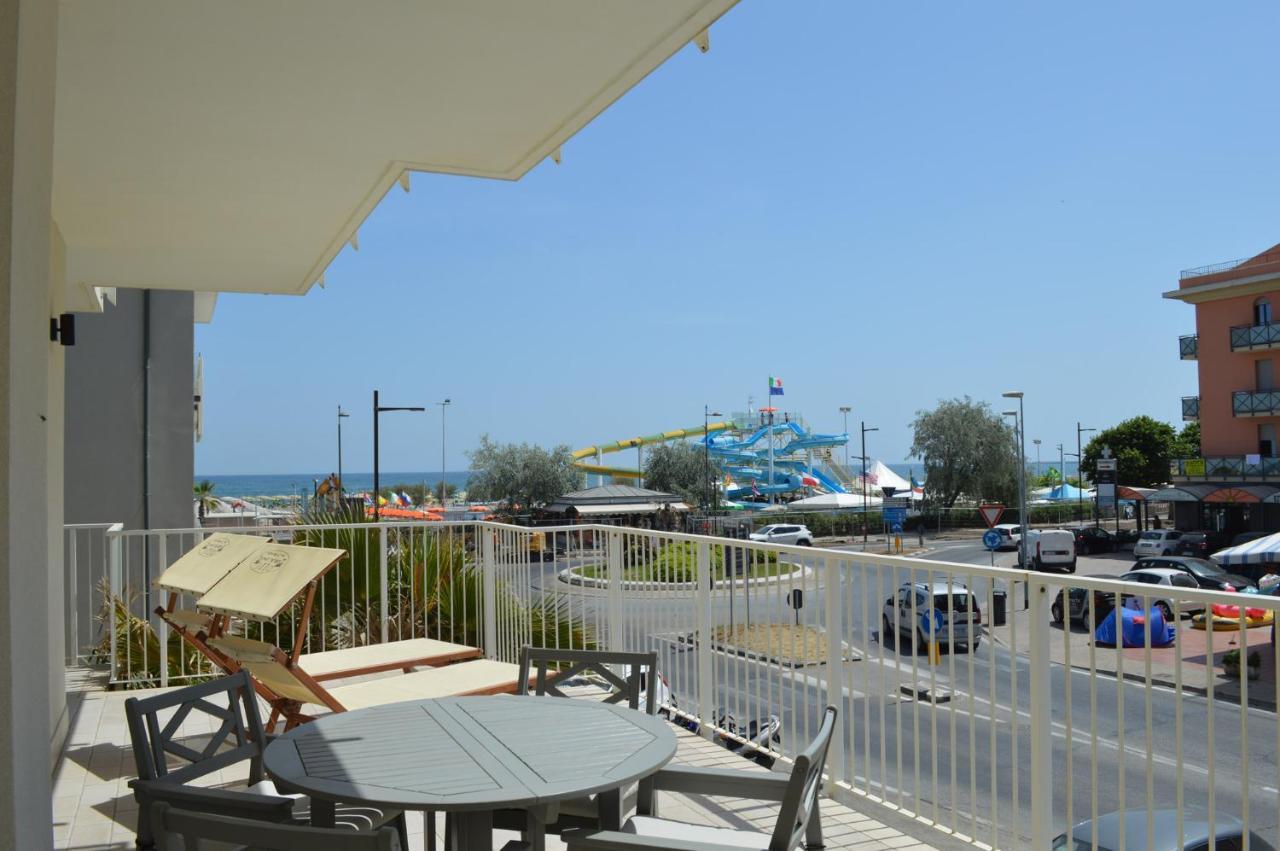 Hotel Riva E Mare Rímini Exterior foto