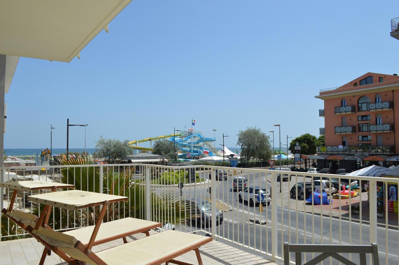 Hotel Riva E Mare Rímini Exterior foto