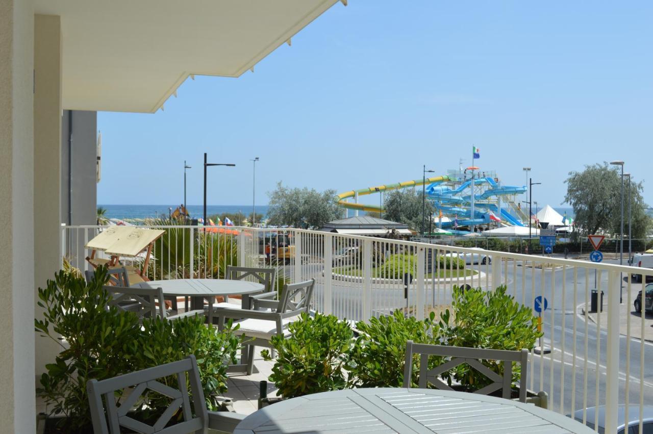 Hotel Riva E Mare Rímini Exterior foto