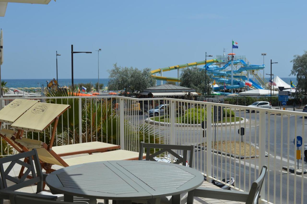 Hotel Riva E Mare Rímini Exterior foto