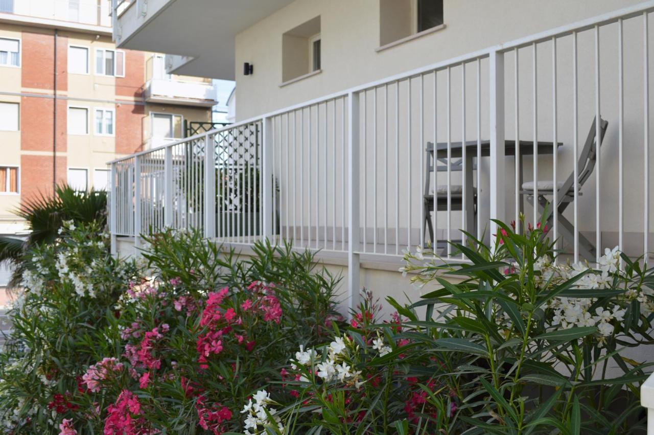 Hotel Riva E Mare Rímini Exterior foto