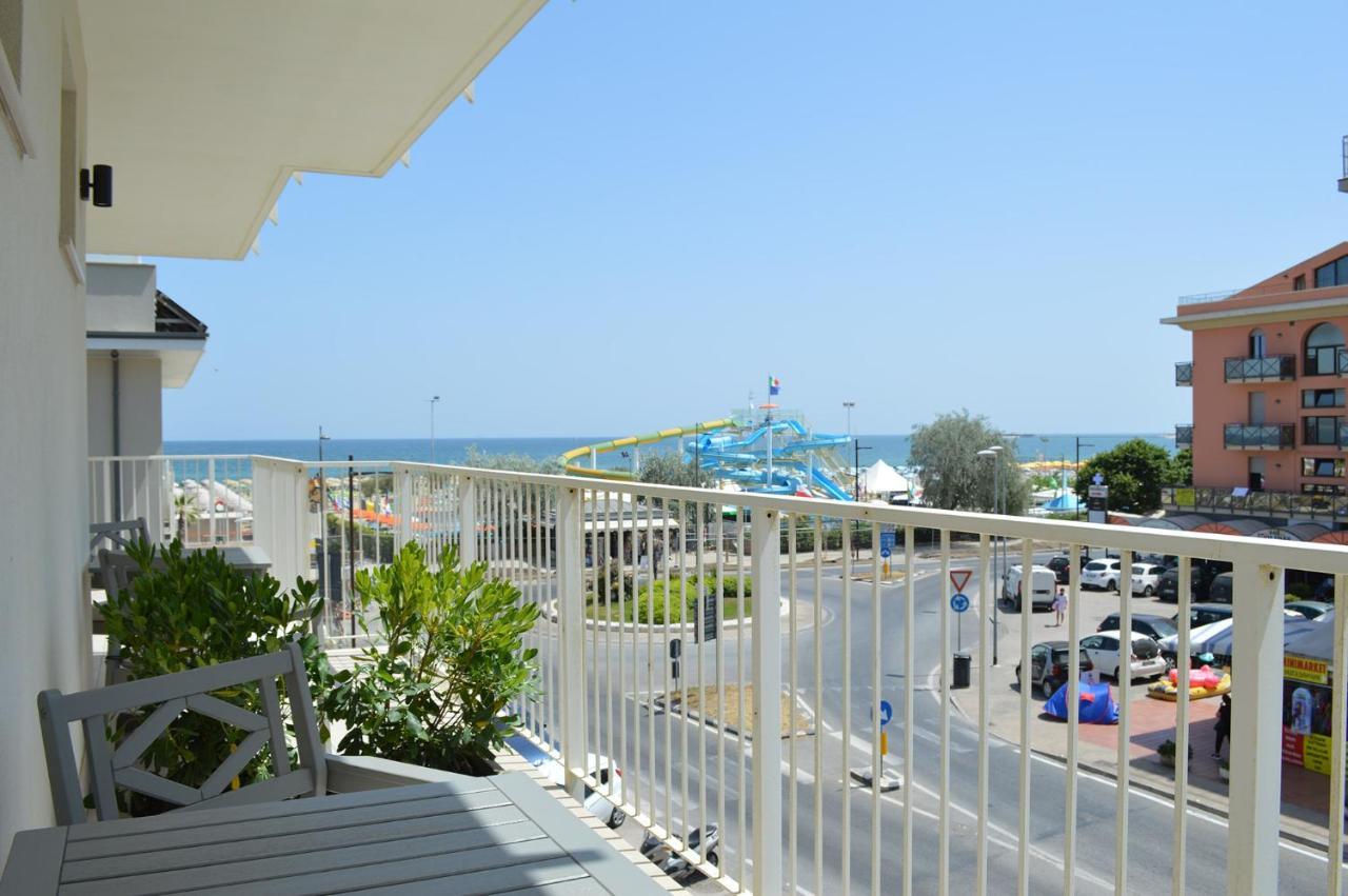 Hotel Riva E Mare Rímini Exterior foto